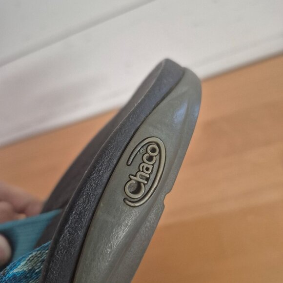 Chaco Womens Flip Flops Size 7 Black With Blue Patterned Straps - Picture 3 of 4